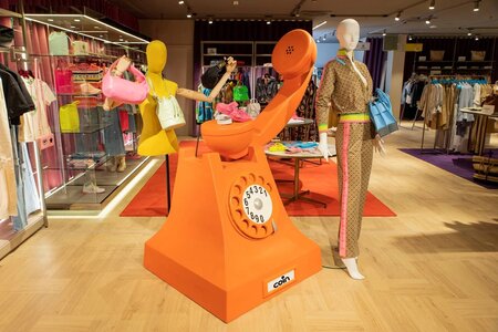 Coin's Como Store Reopens