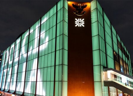 Central Makes Provenance Experiential