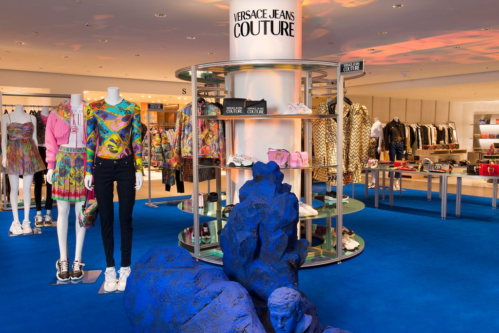 Bejaarden overstroming haakje Versace Jeans Couture Pop-Up Store at Rinascente - IGDS